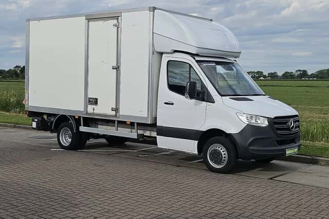 Mercedes-Benz Sprinter (2023) thumbnail 4