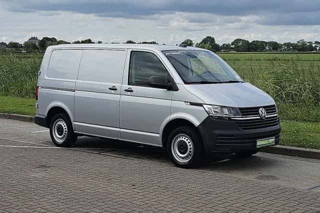 Volkswagen Transporter (2021) thumbnail 4