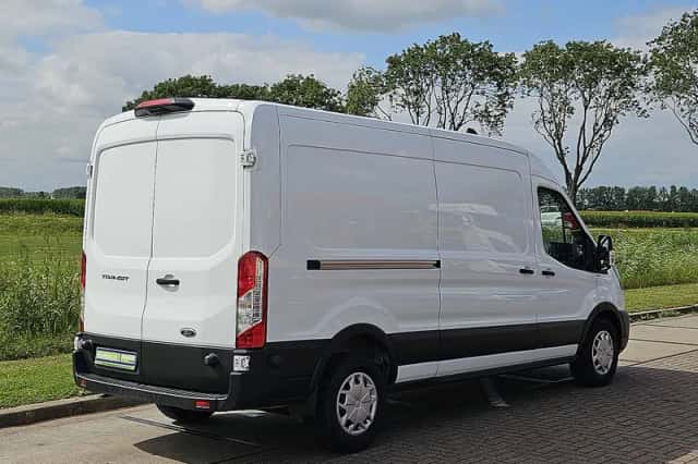 Ford Transit (2023) thumbnail 3