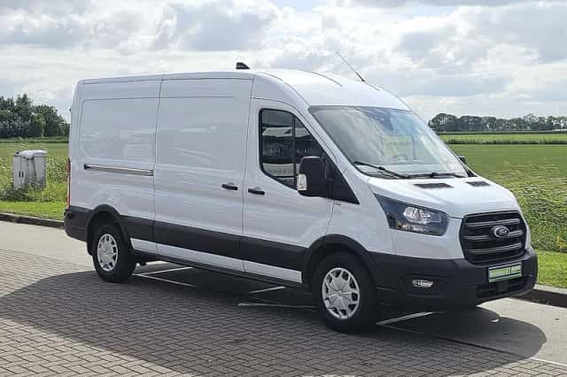 Ford Transit (2023) thumbnail 4