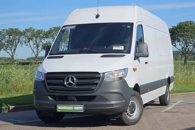 Mercedes-Benz Sprinter (2024) thumbnail 1