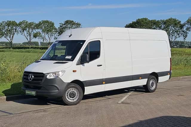Mercedes-Benz Sprinter (2024) thumbnail 2