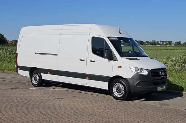 Mercedes-Benz Sprinter (2024) thumbnail 4