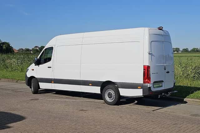 Mercedes-Benz Sprinter (2024) thumbnail 5