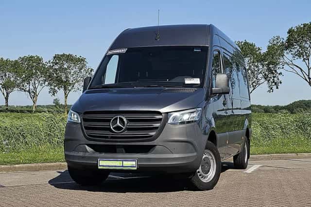 Mercedes-Benz Sprinter (2021) thumbnail 1