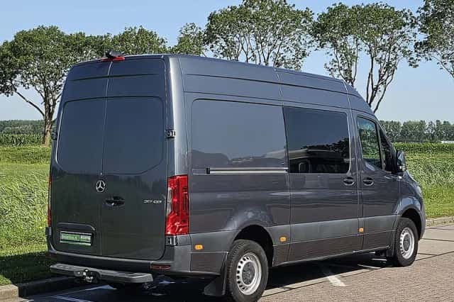 Mercedes-Benz Sprinter (2021) thumbnail 3