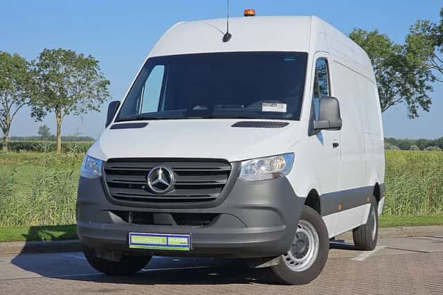 Mercedes-Benz Sprinter (2024) thumbnail 1