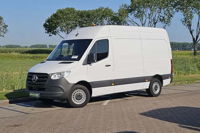 Mercedes-Benz Sprinter (2024) thumbnail 2