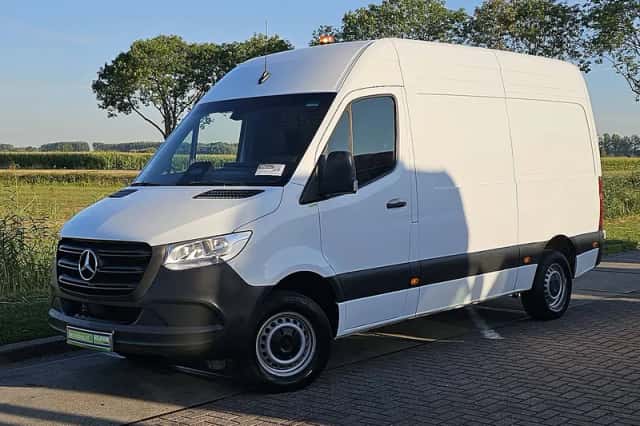 Mercedes-Benz Sprinter (2024) thumbnail 2