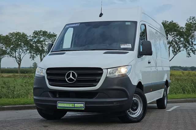 Mercedes-Benz Sprinter (2023) thumbnail 1