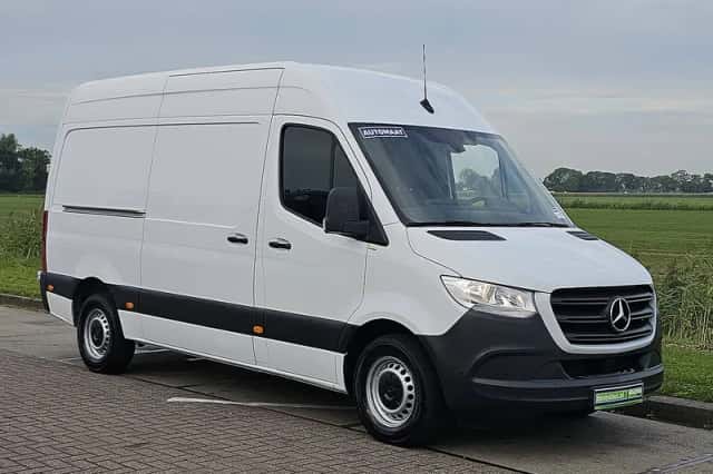 Mercedes-Benz Sprinter (2023) thumbnail 4