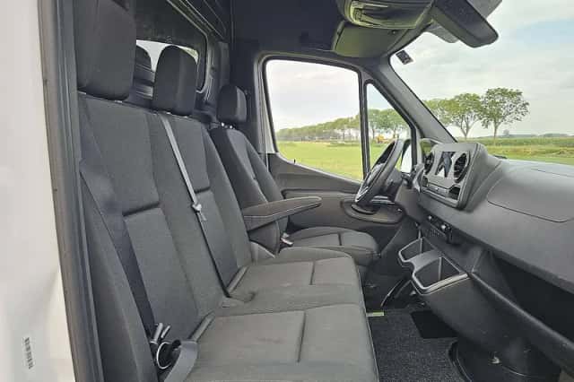 Mercedes-Benz Sprinter (2023) thumbnail 6