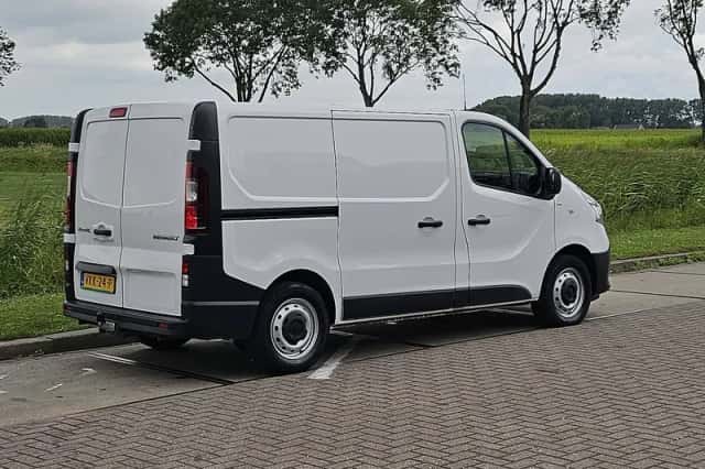 Renault Trafic (2021) thumbnail 3