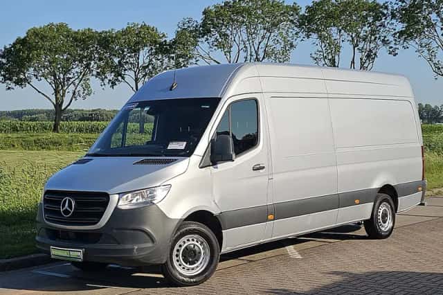 Mercedes-Benz Sprinter (2024) thumbnail 2