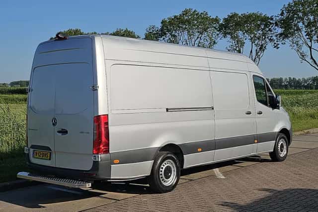 Mercedes-Benz Sprinter (2024) thumbnail 3