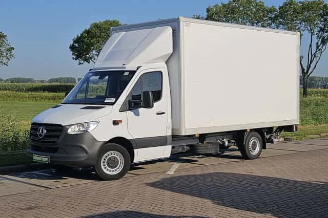Mercedes-Benz Sprinter (2022) thumbnail 2