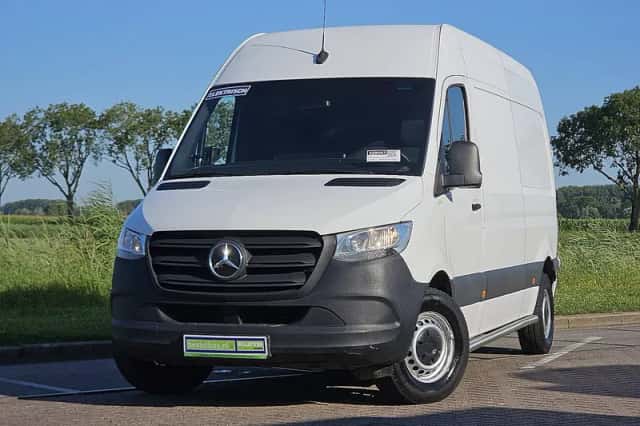 Mercedes-Benz eSprinter (2021) thumbnail 1