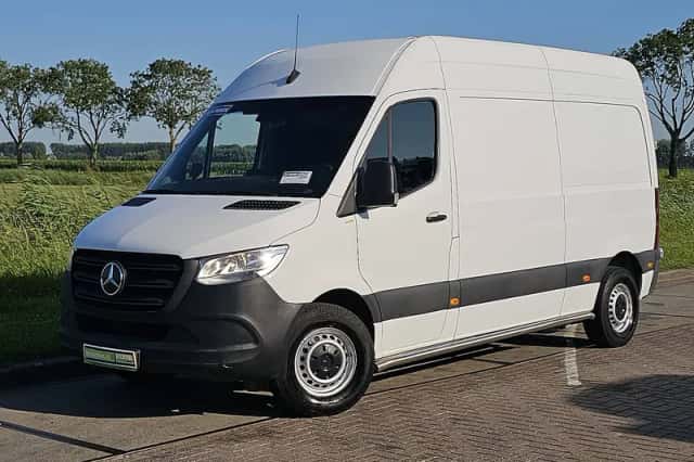 Mercedes-Benz eSprinter (2021) thumbnail 2