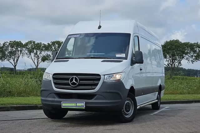 Mercedes-Benz Sprinter (2023) thumbnail 1