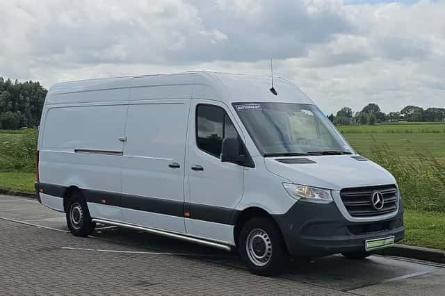 Mercedes-Benz Sprinter (2023) thumbnail 4
