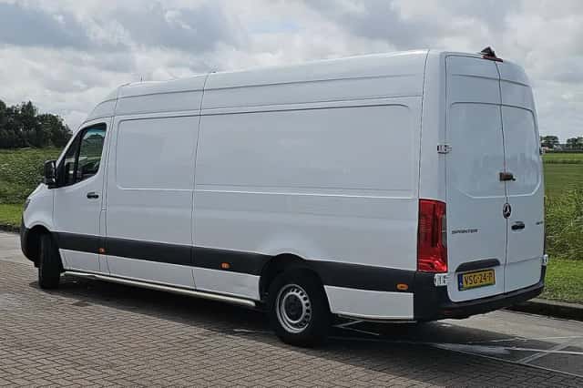 Mercedes-Benz Sprinter (2023) thumbnail 5