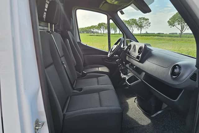 Mercedes-Benz Sprinter (2023) thumbnail 6