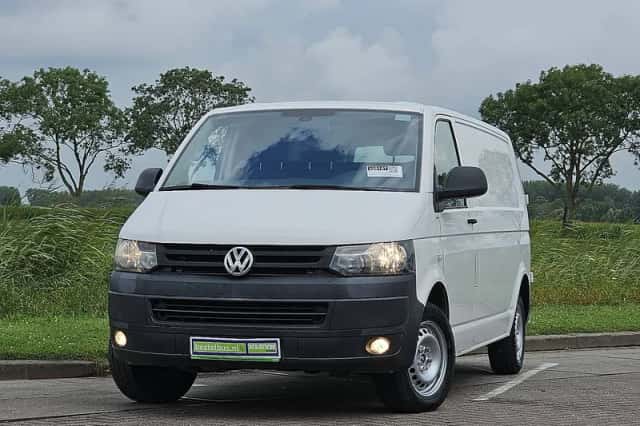 Volkswagen Transporter (2015) thumbnail 1