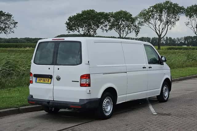 Volkswagen Transporter (2015) thumbnail 3