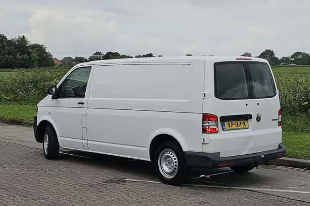 Volkswagen Transporter (2015) thumbnail 5