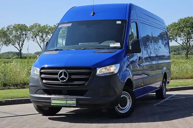 Mercedes-Benz Sprinter (2024) thumbnail 1