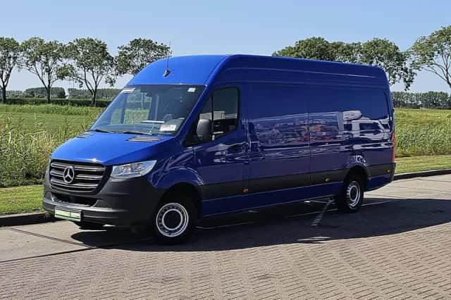 Mercedes-Benz Sprinter (2024) thumbnail 2
