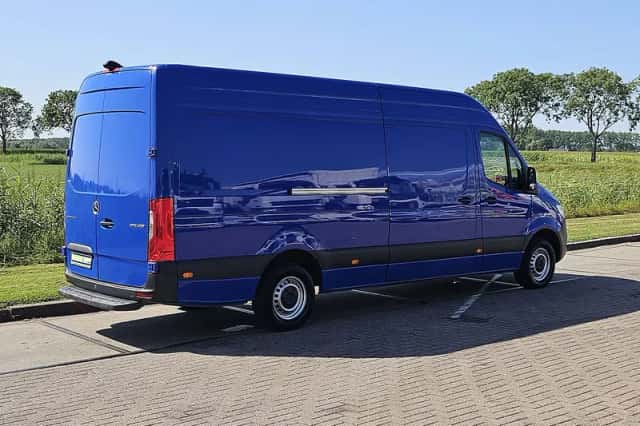 Mercedes-Benz Sprinter (2024) thumbnail 3