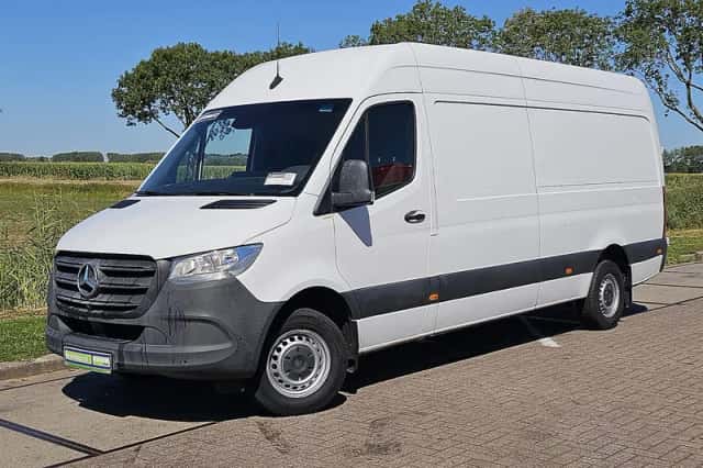 Mercedes-Benz Sprinter (2021) thumbnail 2