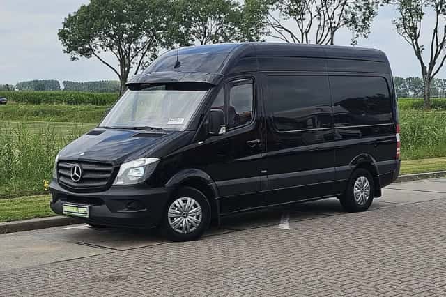 Mercedes-Benz Sprinter (2015) thumbnail 2