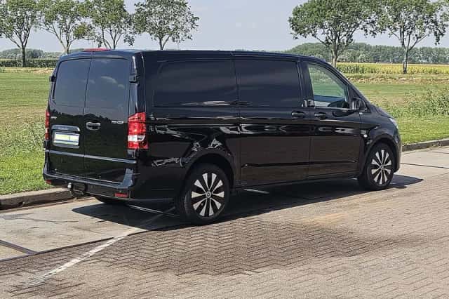 Mercedes-Benz Vito (2021) thumbnail 3