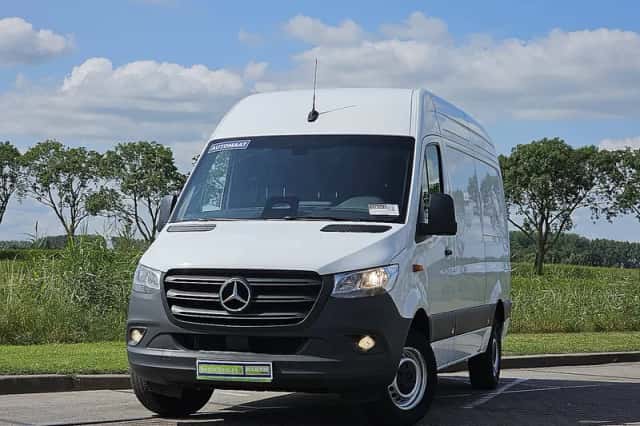 Mercedes-Benz Sprinter (2024) thumbnail 1
