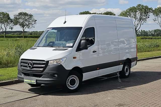 Mercedes-Benz Sprinter (2024) thumbnail 2
