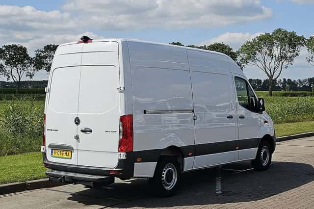 Mercedes-Benz Sprinter (2024) thumbnail 3
