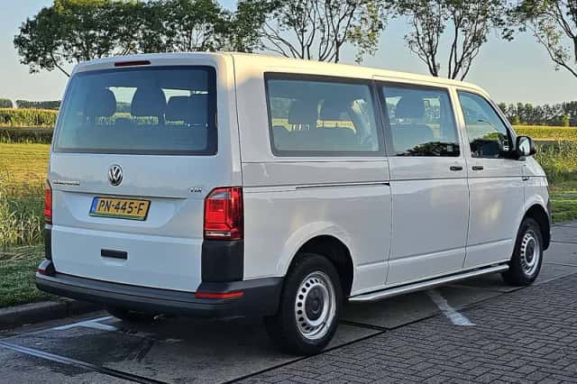 Volkswagen Transporter (2017) thumbnail 3