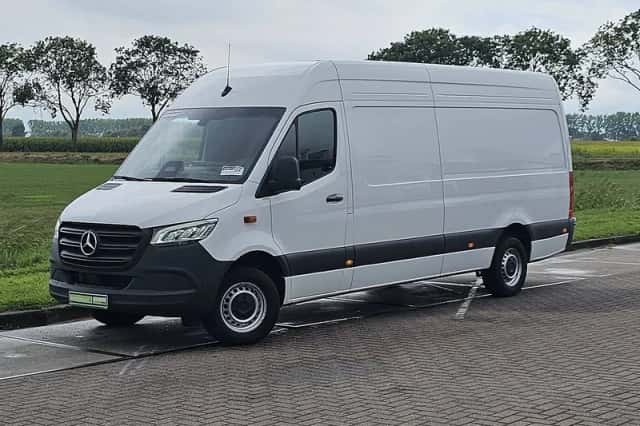Mercedes-Benz Sprinter (2024) thumbnail 2