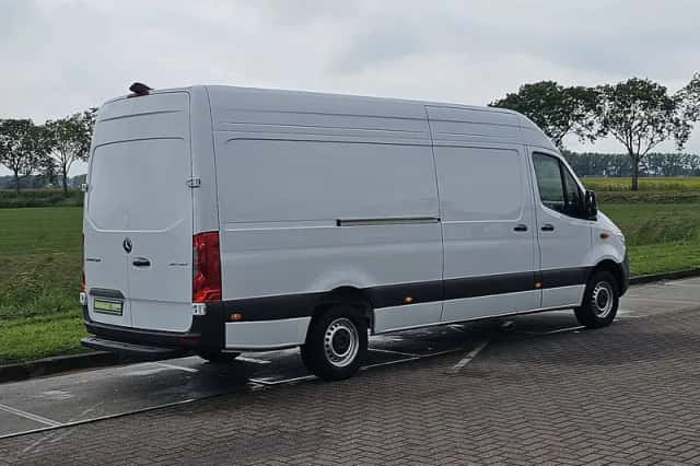 Mercedes-Benz Sprinter (2024) thumbnail 3