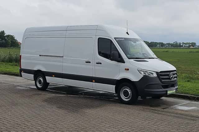 Mercedes-Benz Sprinter (2024) thumbnail 4