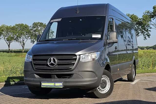Mercedes-Benz Sprinter (2023) thumbnail 1