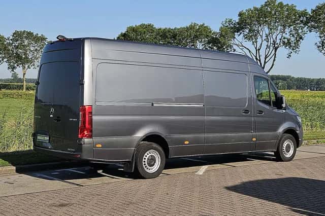 Mercedes-Benz Sprinter (2023) thumbnail 3