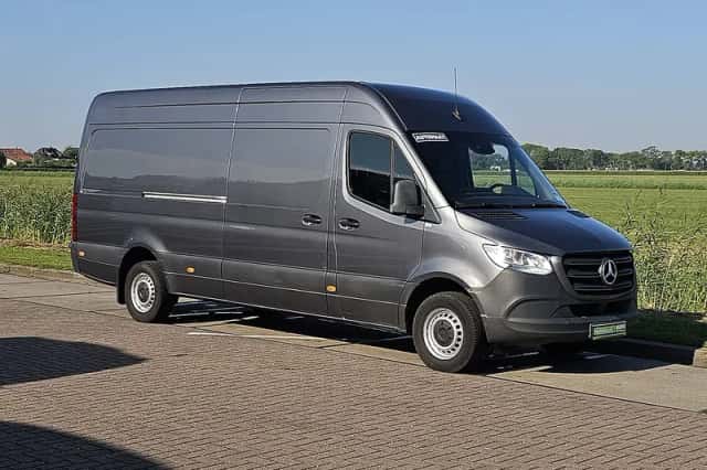 Mercedes-Benz Sprinter (2023) thumbnail 4