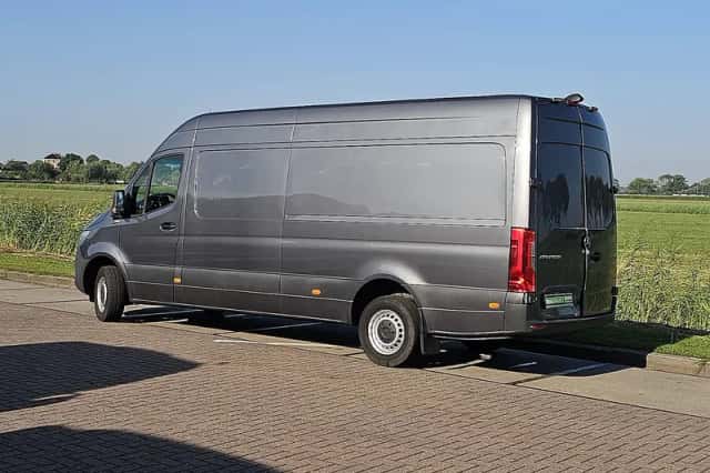 Mercedes-Benz Sprinter (2023) thumbnail 5