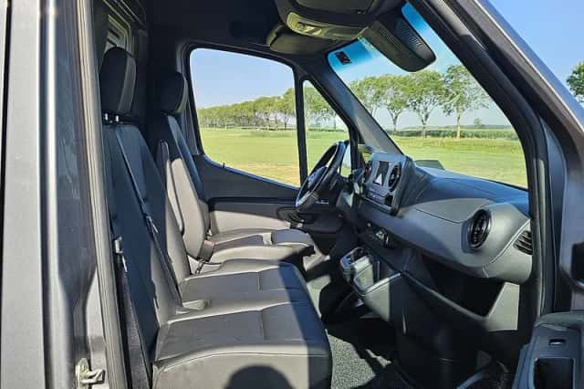 Mercedes-Benz Sprinter (2023) thumbnail 6