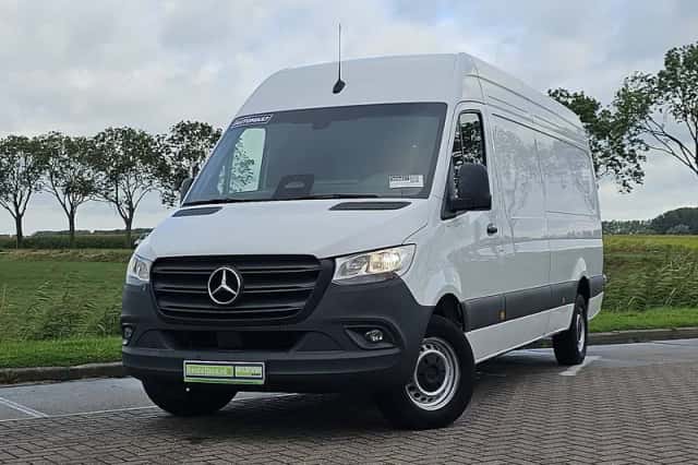 Mercedes-Benz Sprinter (2024) thumbnail 1