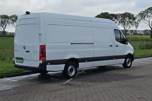 Mercedes-Benz Sprinter (2024) thumbnail 3