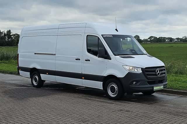 Mercedes-Benz Sprinter (2024) thumbnail 4
